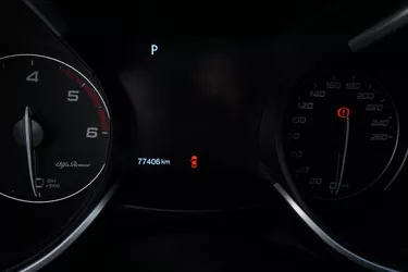 Alfa Romeo Stelvio Business AT8 RWD 2.1 Diesel 160CV Automatico Interni