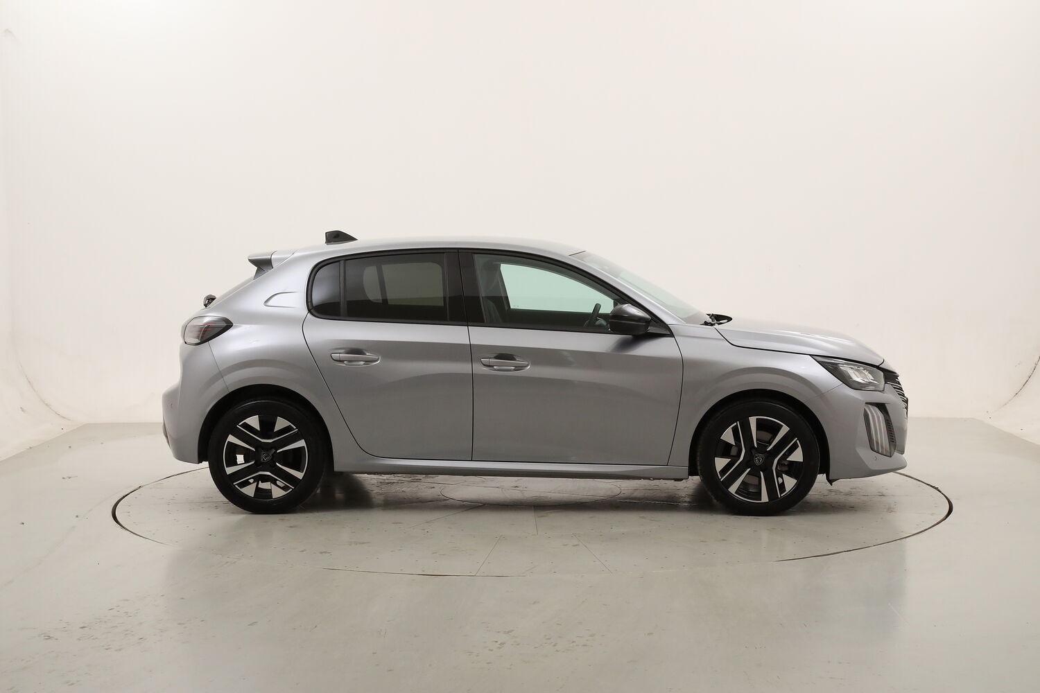 Peugeot 208 Allure usata del 2025 con 18.124 km