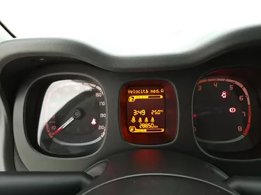 Fiat Panda Hybrid City Life 1.0 Mild Hybrid 70CV Manuale Interni