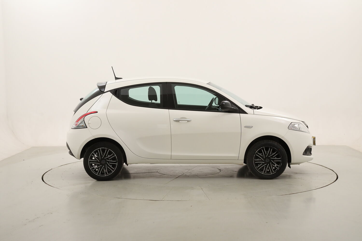 Lancia Ypsilon Hybrid Oro usata del 2023 con 28.568 km