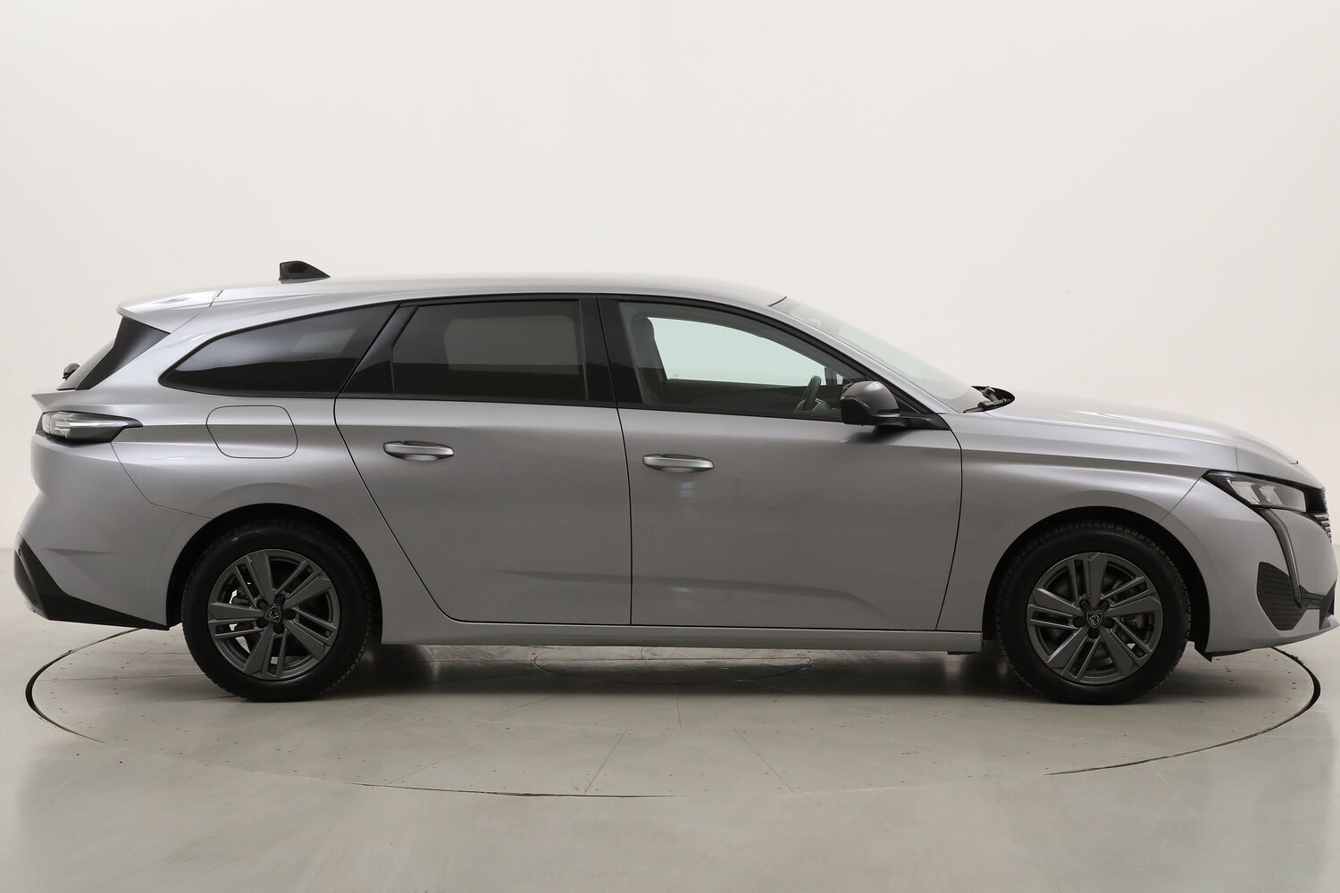 Peugeot 308 Allure + Camera 360 usata del 2024 con 12.718 km