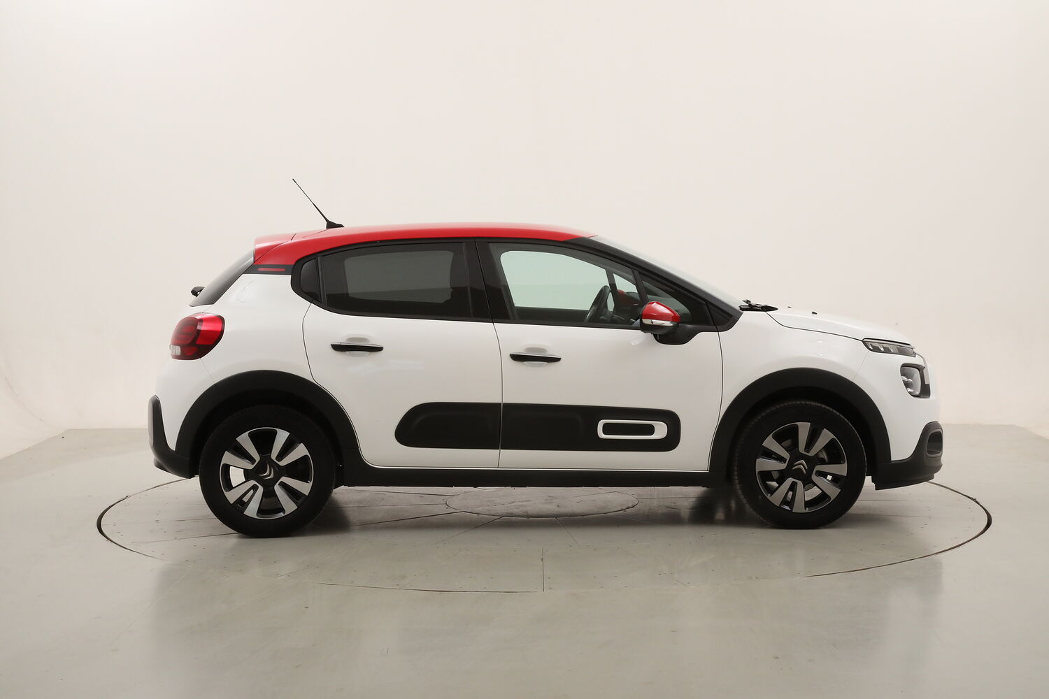 Citroen C3 Shine usata del 2023 con 25.119 km