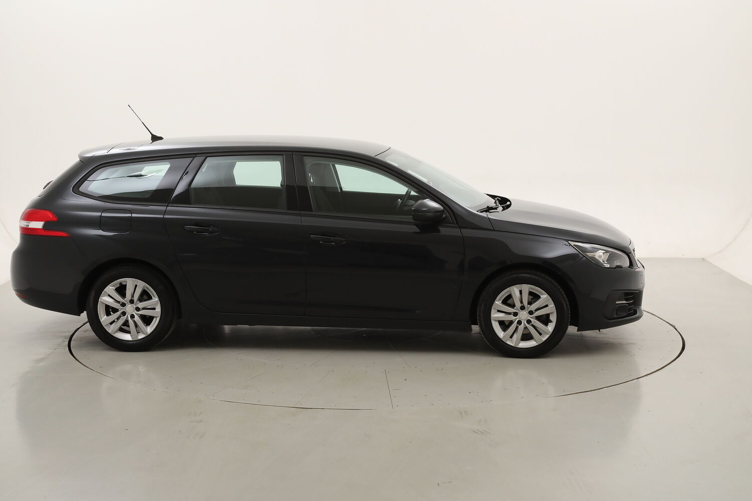 Peugeot 308 SW Business usata del 2019 con 114.425 km