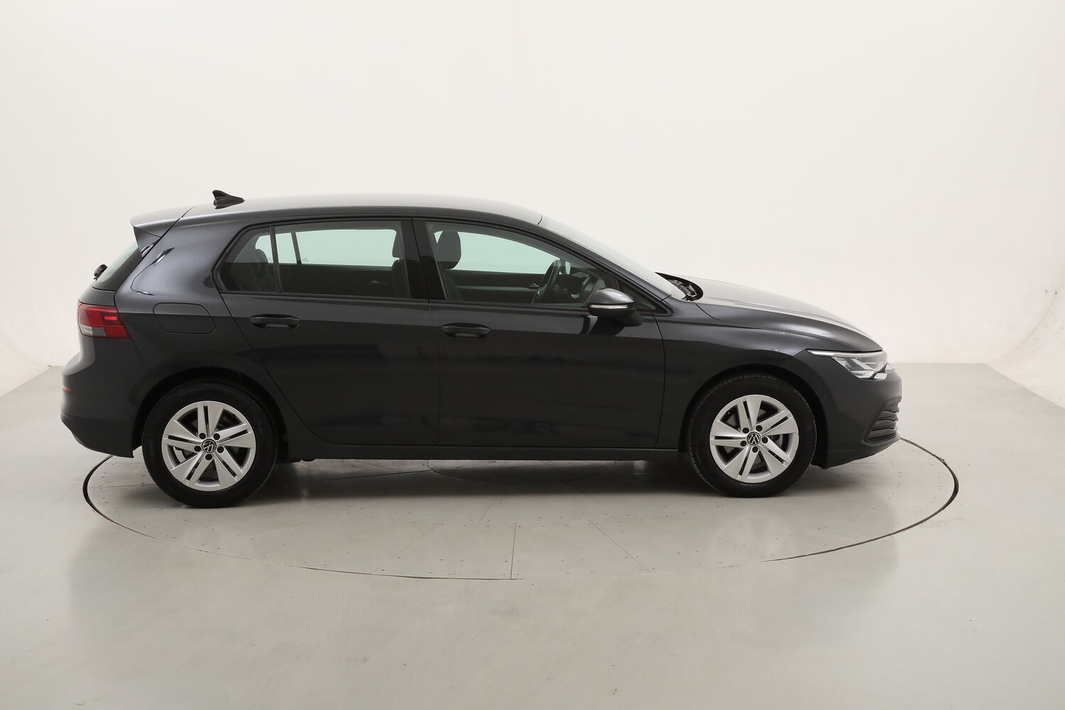 Volkswagen Golf Life usata del 2021 con 105.879 km