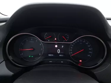 Opel Grandland Elegance AT8 1.5 Diesel 131CV Automatico Interni