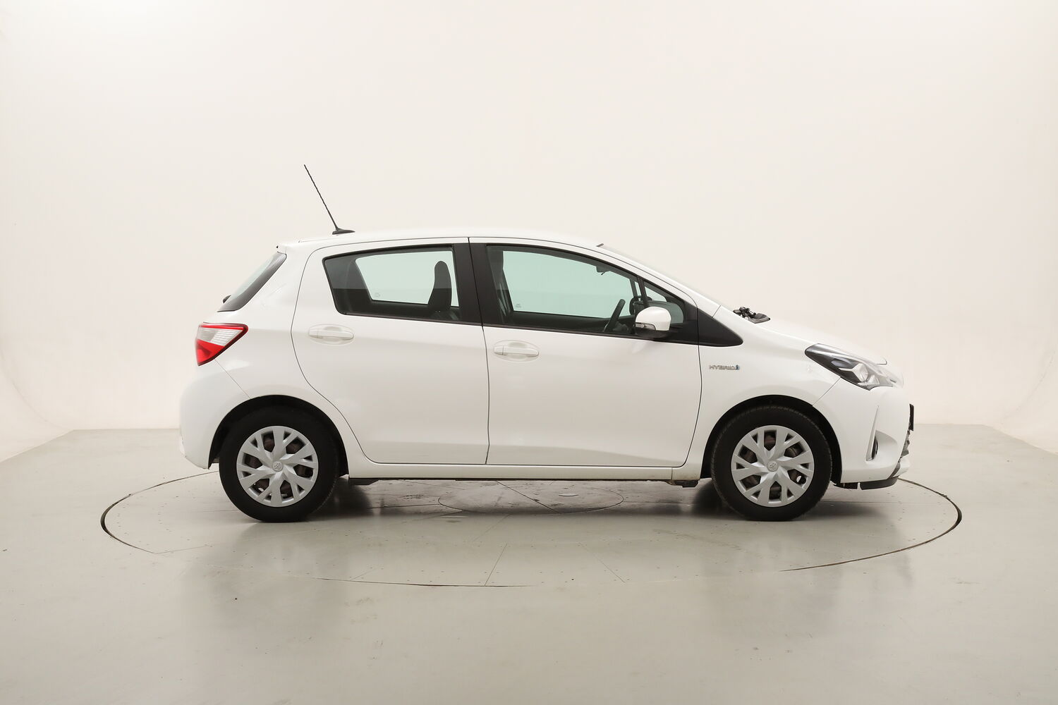Toyota Yaris Hybrid Business usata del 2020 con 35.014 km