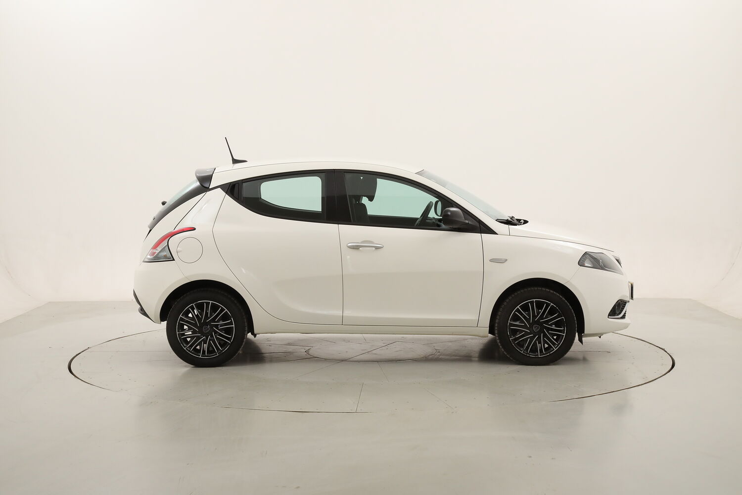 Lancia Ypsilon Hybrid Gold usata del 2023 con 56.005 km