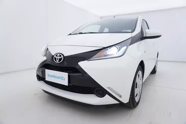 Toyota Aygo x-play MMT 1.0 Benzina 69CV Automatico Visione frontale