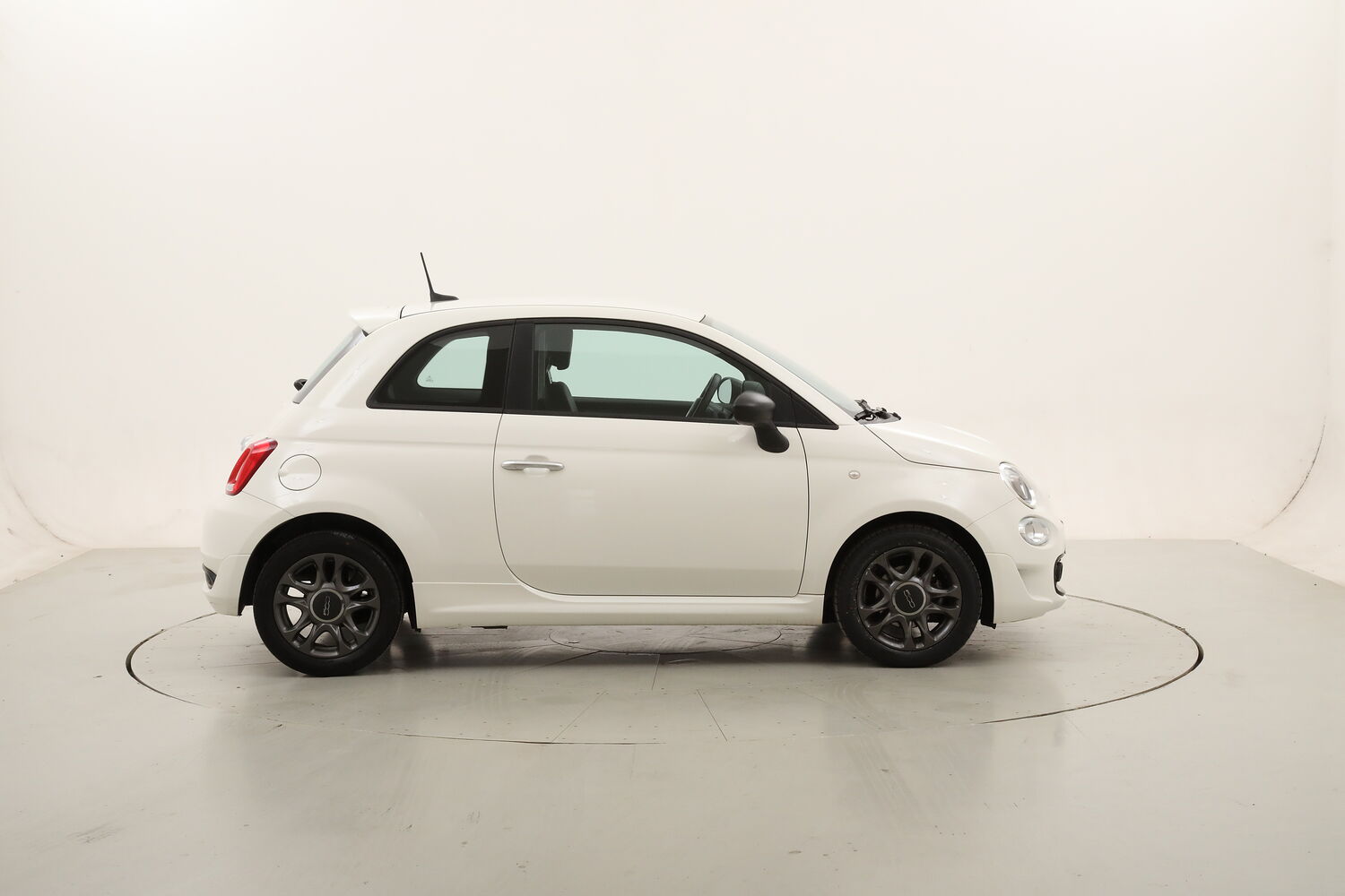 Fiat 500 Hybrid Connect usata del 2022 con 28.691 km