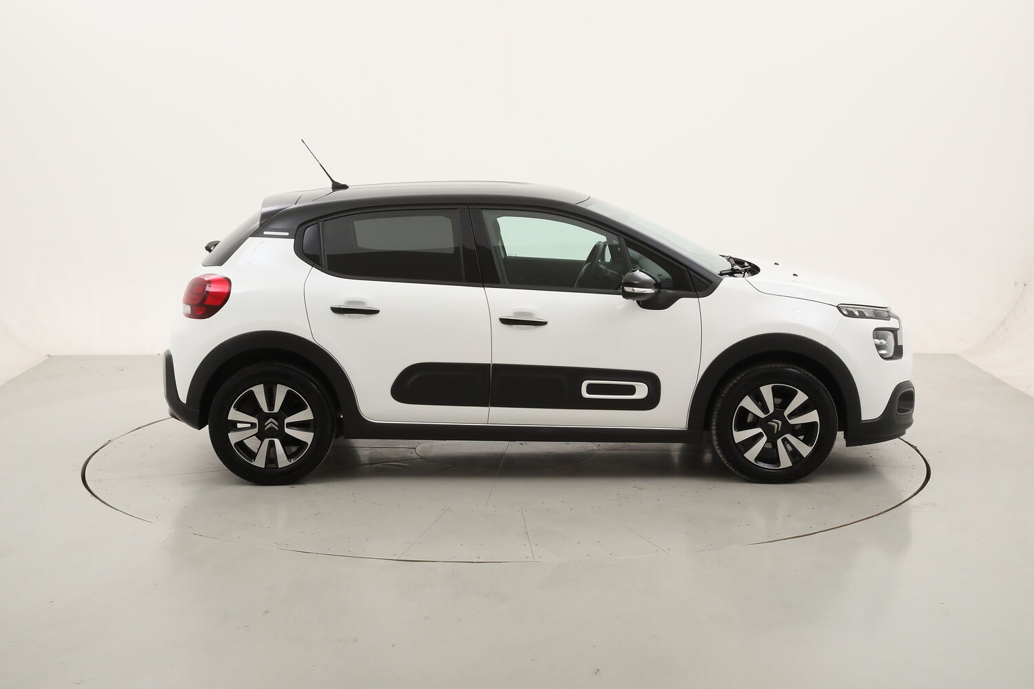 Citroen C3 Shine usata del 2023 con 34.918 km