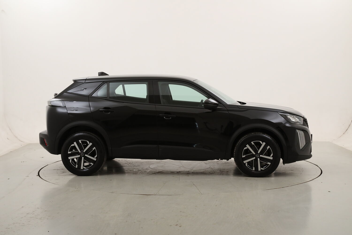 Peugeot 2008 Active + RetroCamera & Navigatore usata del 2024 con 26.527 km