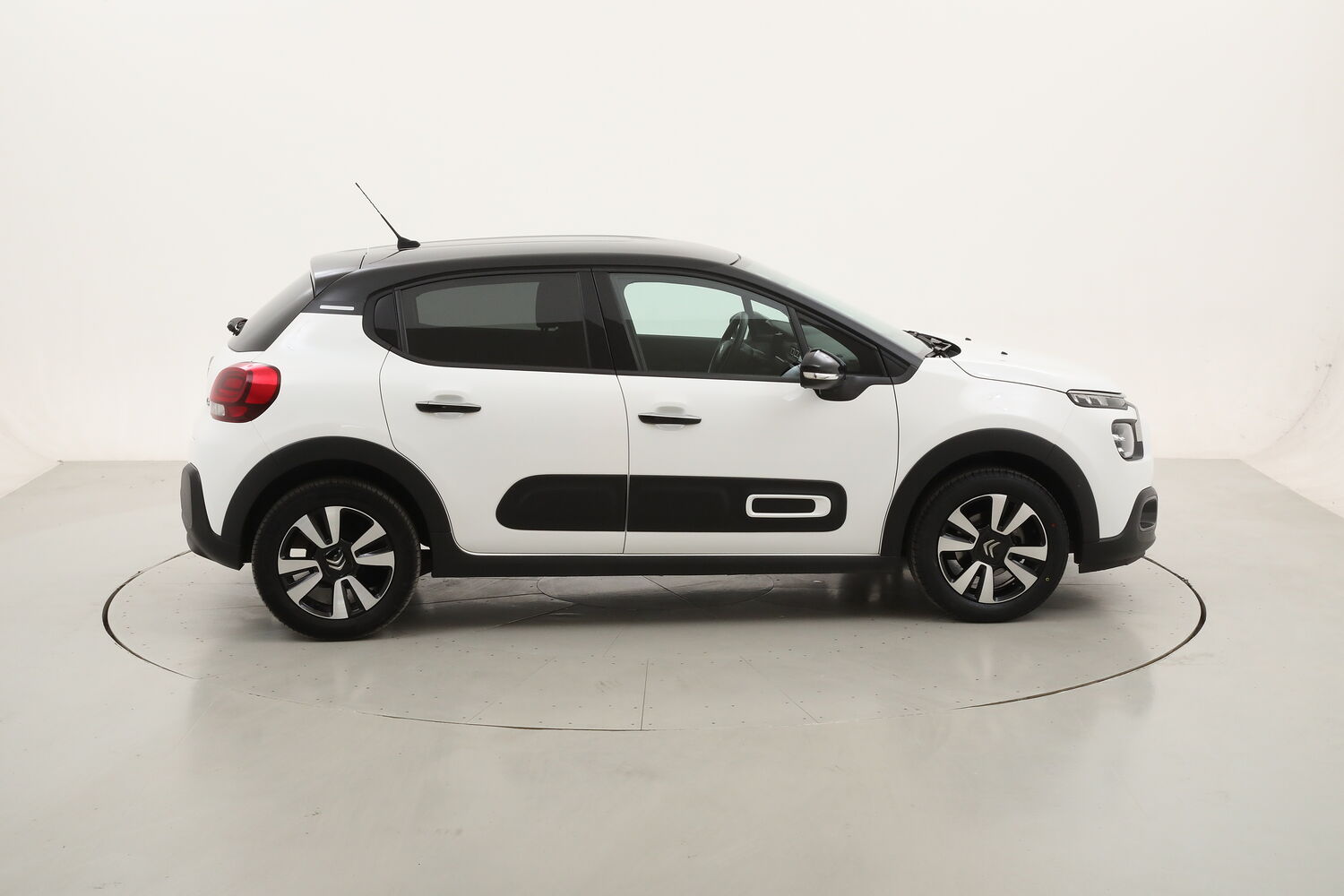 Citroen C3 Shine usata del 2023 con 23.969 km