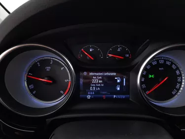Opel Astra ST Innovation Auto 1.6 Diesel 136CV Automatico Interni
