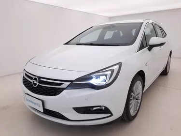 Opel Astra ST Innovation Auto 1.6 Diesel 136CV Automatico Visione frontale
