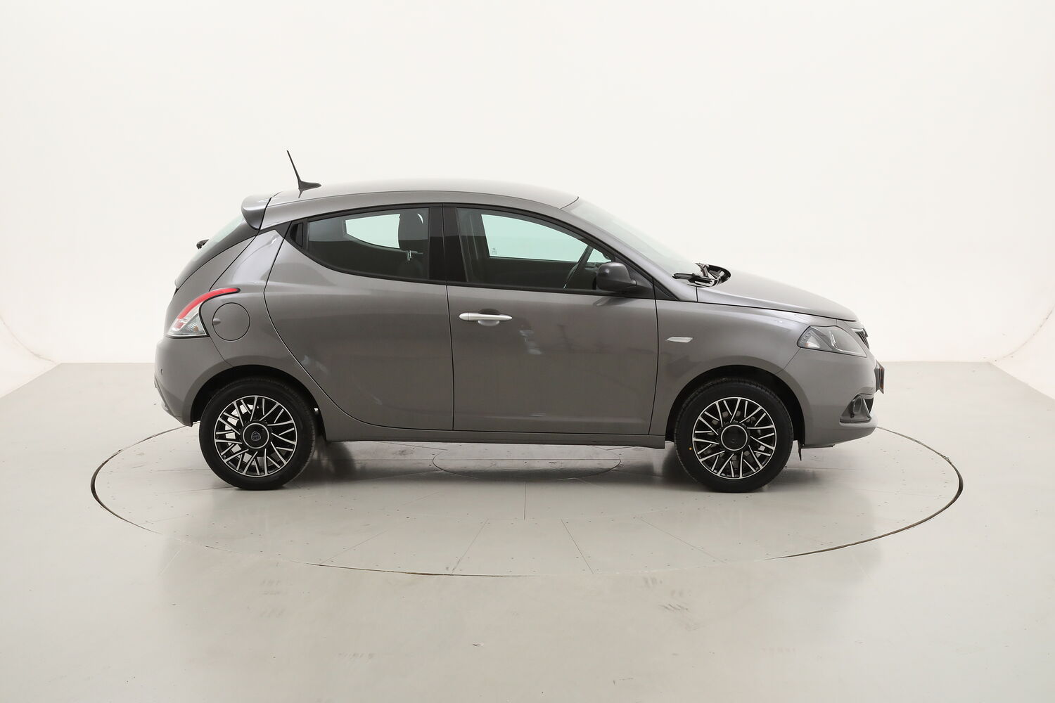 Lancia Ypsilon Hybrid Platino usata del 2024 con 25.247 km