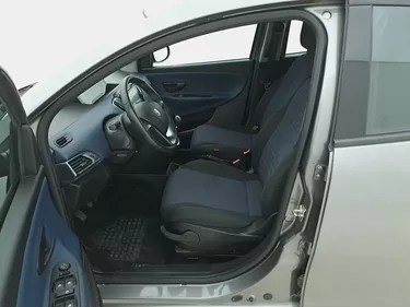 Lancia Ypsilon Hybrid Platino 1.0 Mild Hybrid 70CV Manuale Sedili