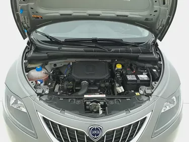 Lancia Ypsilon Hybrid Platino 1.0 Mild Hybrid 70CV Manuale Vano motore