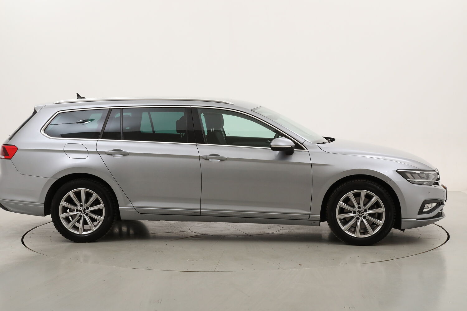 Volkswagen Passat Variant Business DSG usata del 2022 con 98.804 km