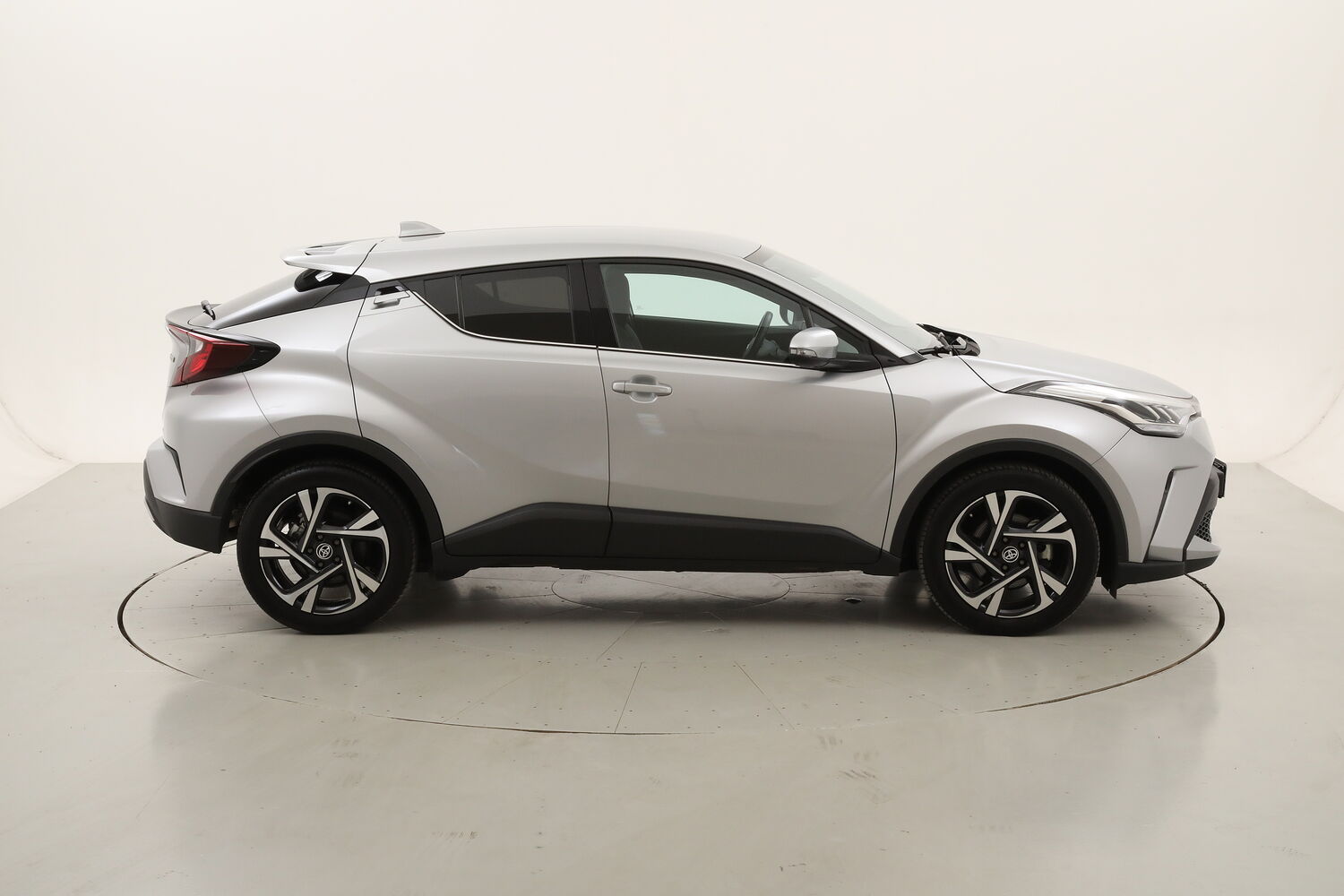 Toyota C-HR Hybrid Morebusiness usata del 2024 con 10.704 km