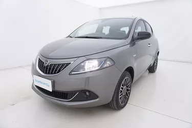 Lancia Ypsilon Hybrid Platino 1.0 Mild Hybrid 70CV Manuale Visione frontale