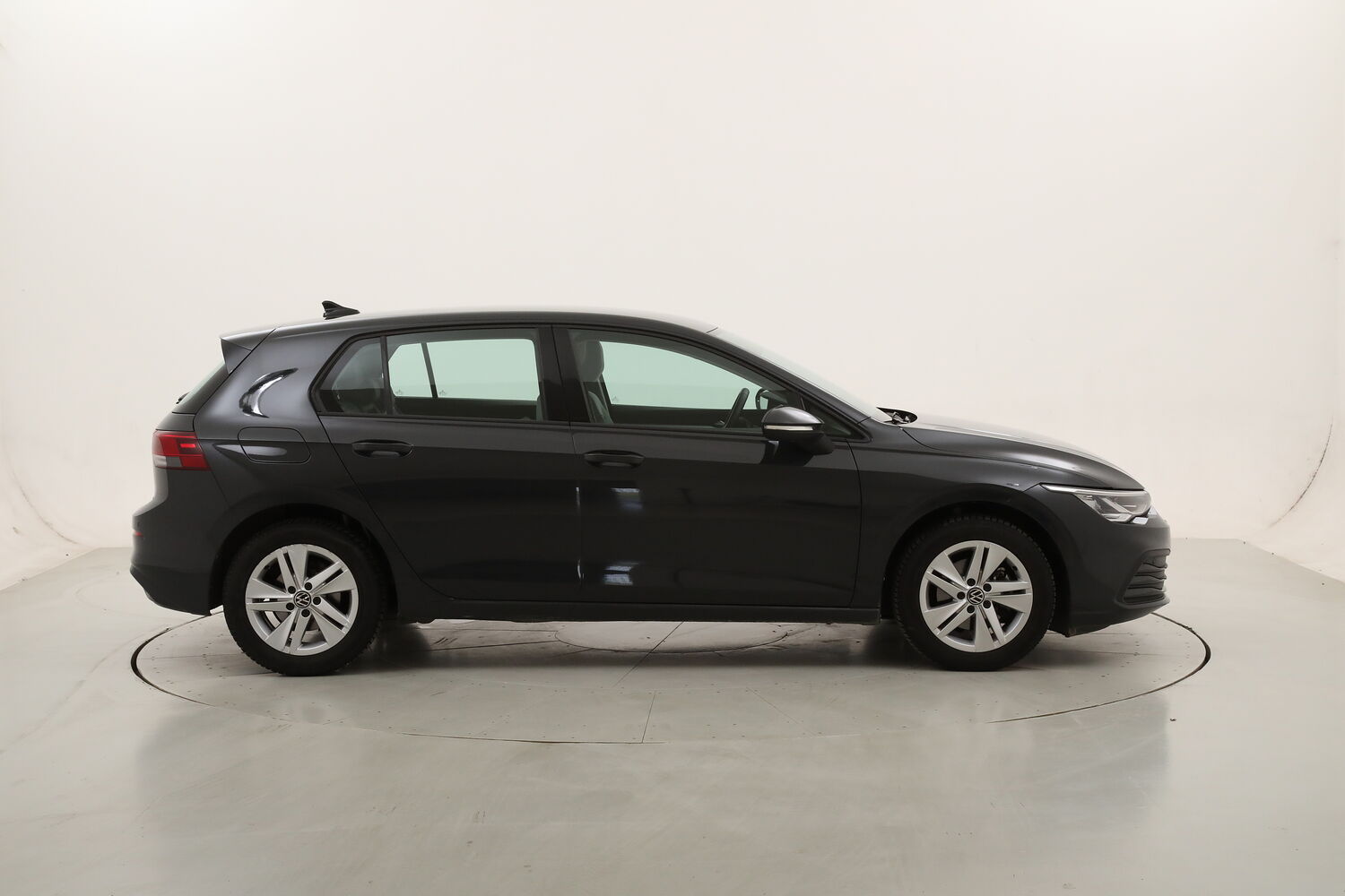 Volkswagen Golf DSG Life usata del 2021 con 69.346 km