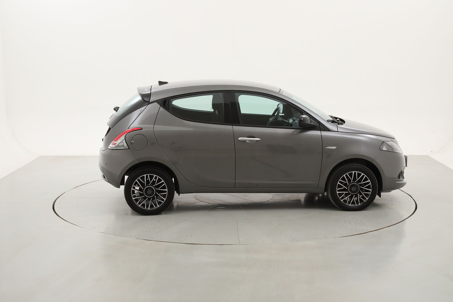 Lancia Ypsilon Hybrid Platino usata del 2024 con 20.900 km