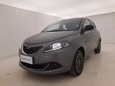 Lancia Ypsilon Hybrid Platino 1.0 Mild Hybrid 70CV Manuale Visione frontale