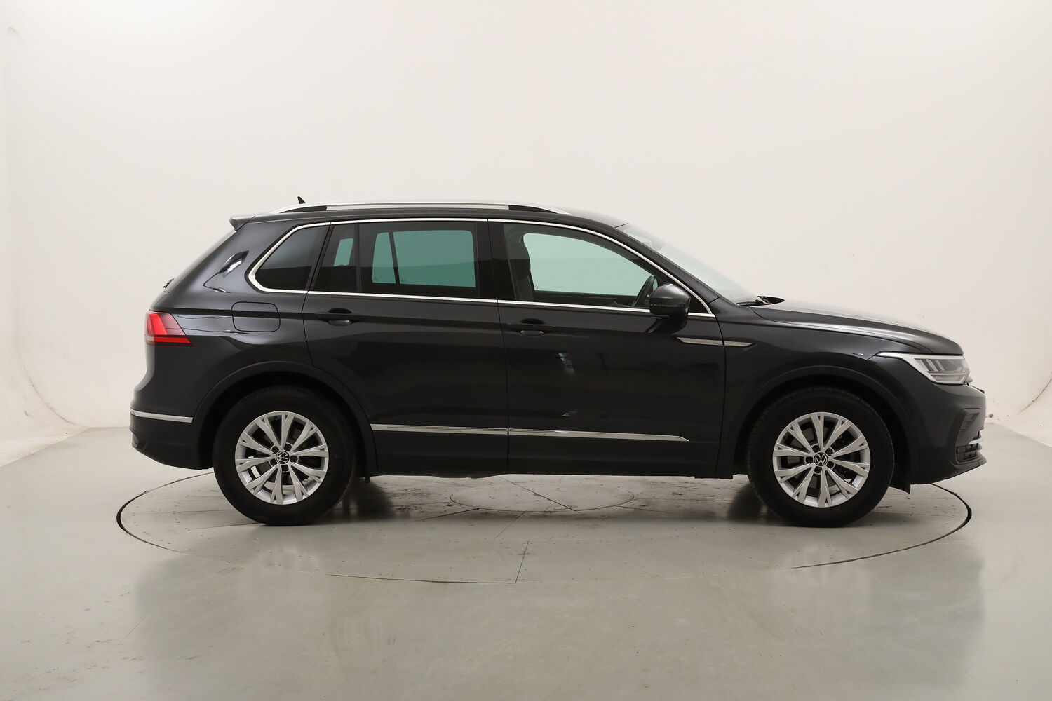 Volkswagen Tiguan Life usata del 2022 con 58.249 km