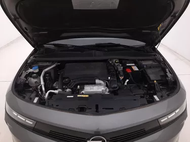 Opel Astra Business Elegance AT8 1.2 Benzina 131CV Automatico Vano motore