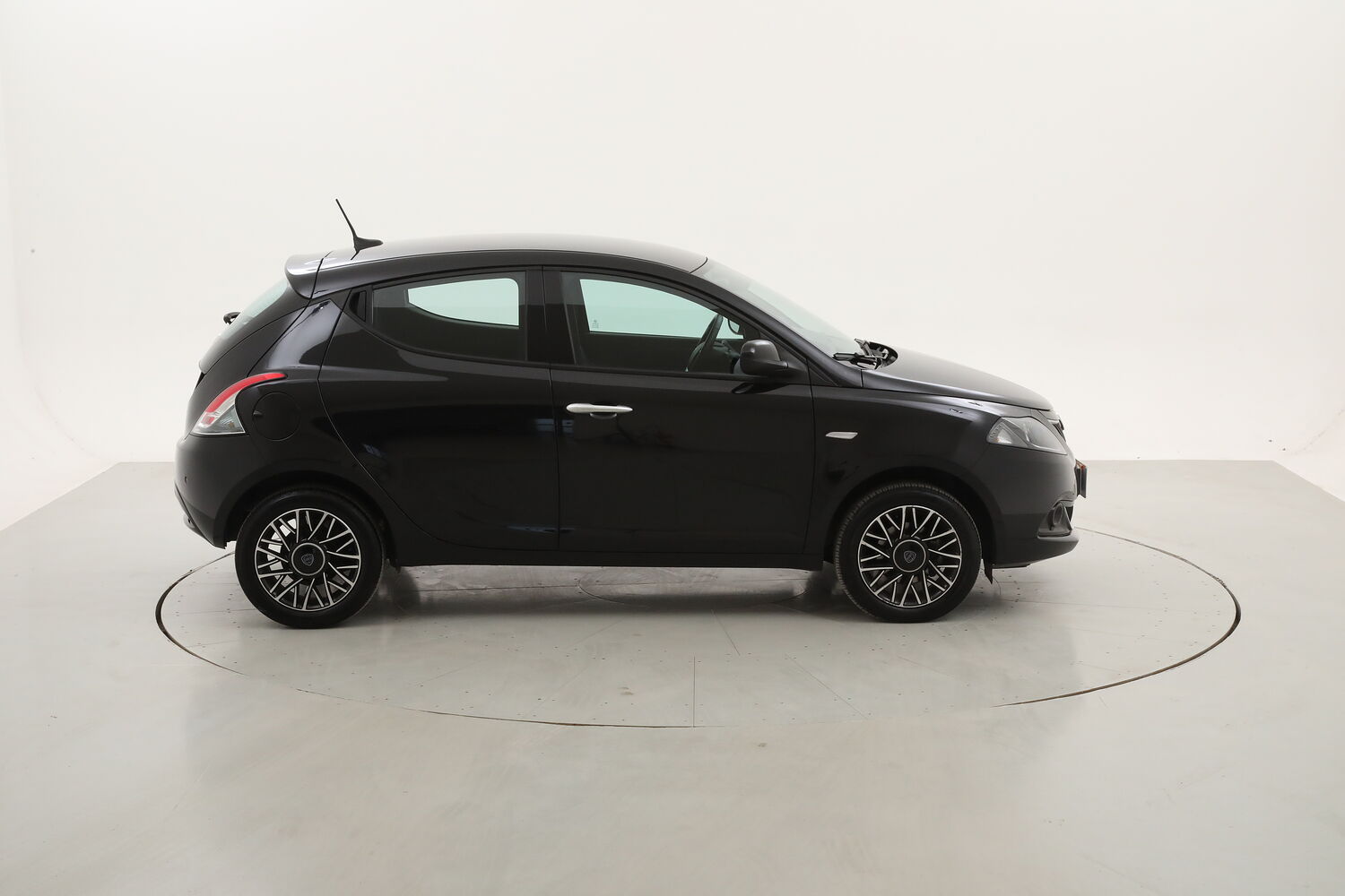 Lancia Ypsilon Hybrid Platino usata del 2024 con 19.895 km