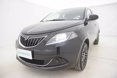Lancia Ypsilon Hybrid Platino 1.0 Mild Hybrid 70CV Manuale Visione frontale
