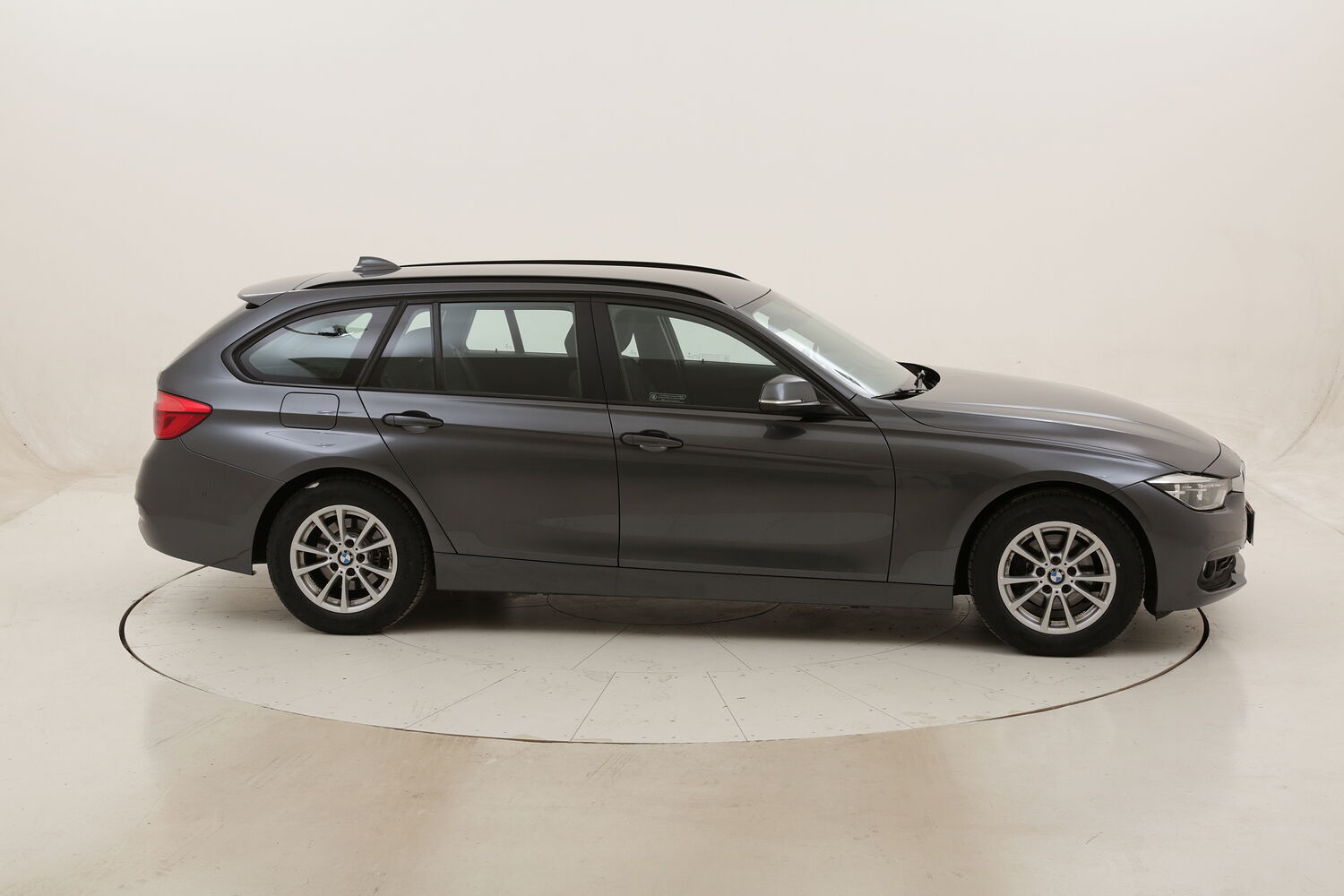 BMW Serie 3 318d Touring Business Advantage aut. usata del 2019 con 105.778 km