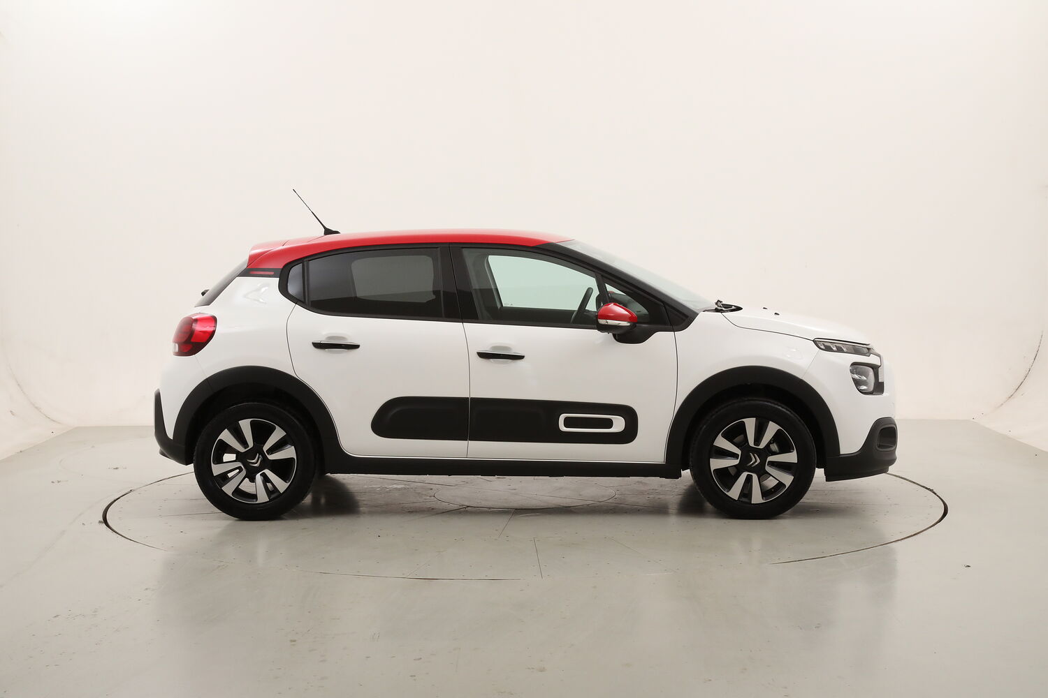 Citroen C3 Shine usata del 2023 con 26.123 km
