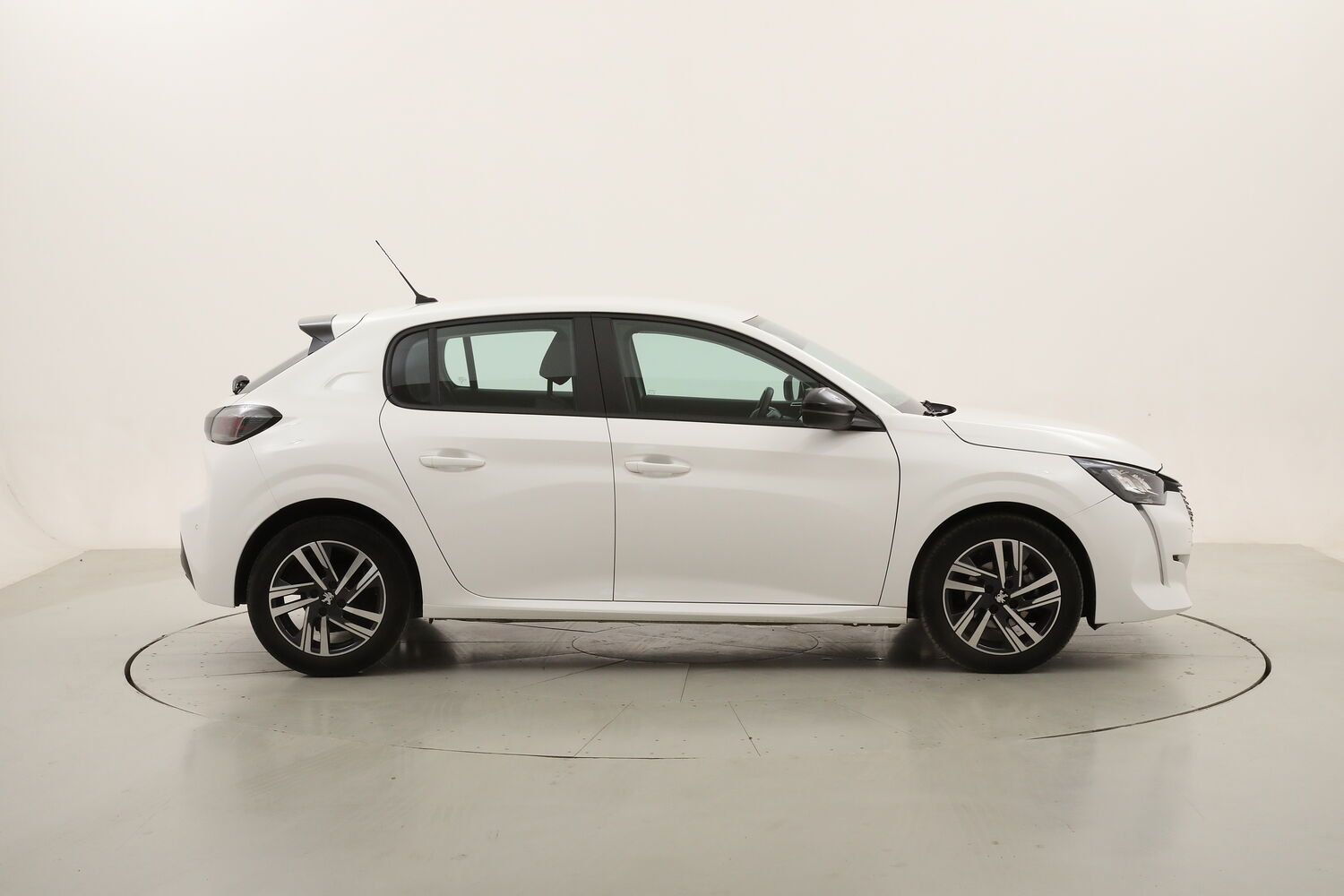 Peugeot 208 Active Pack usata del 2023 con 16.828 km