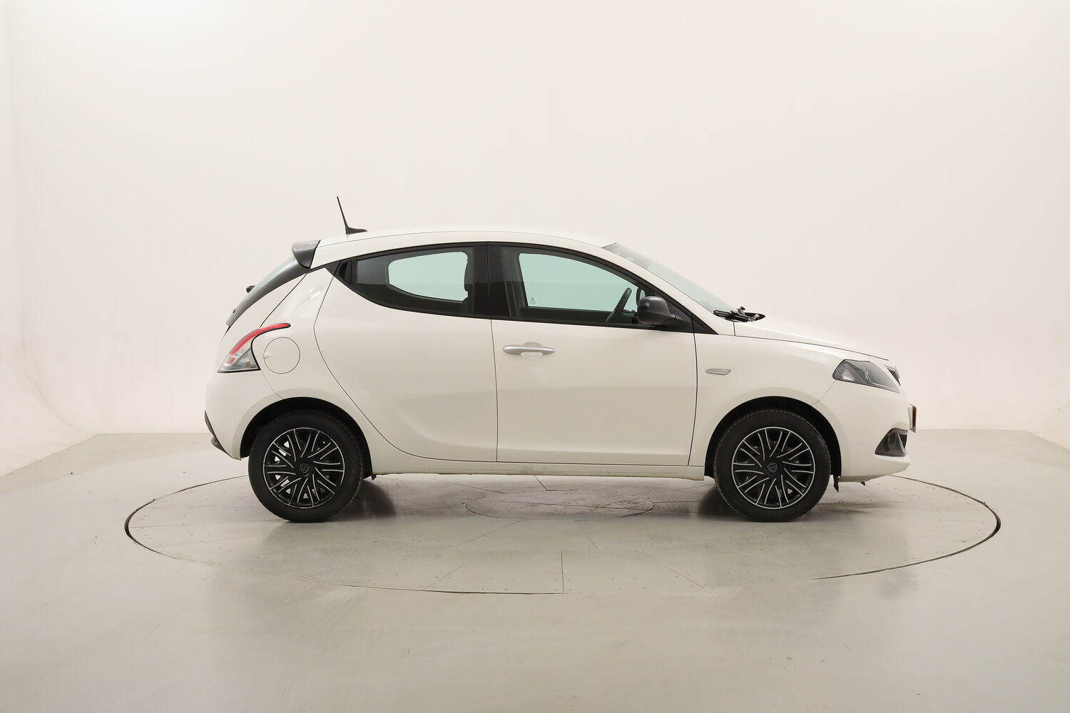 Lancia Ypsilon Hybrid Gold usata del 2023 con 55.276 km