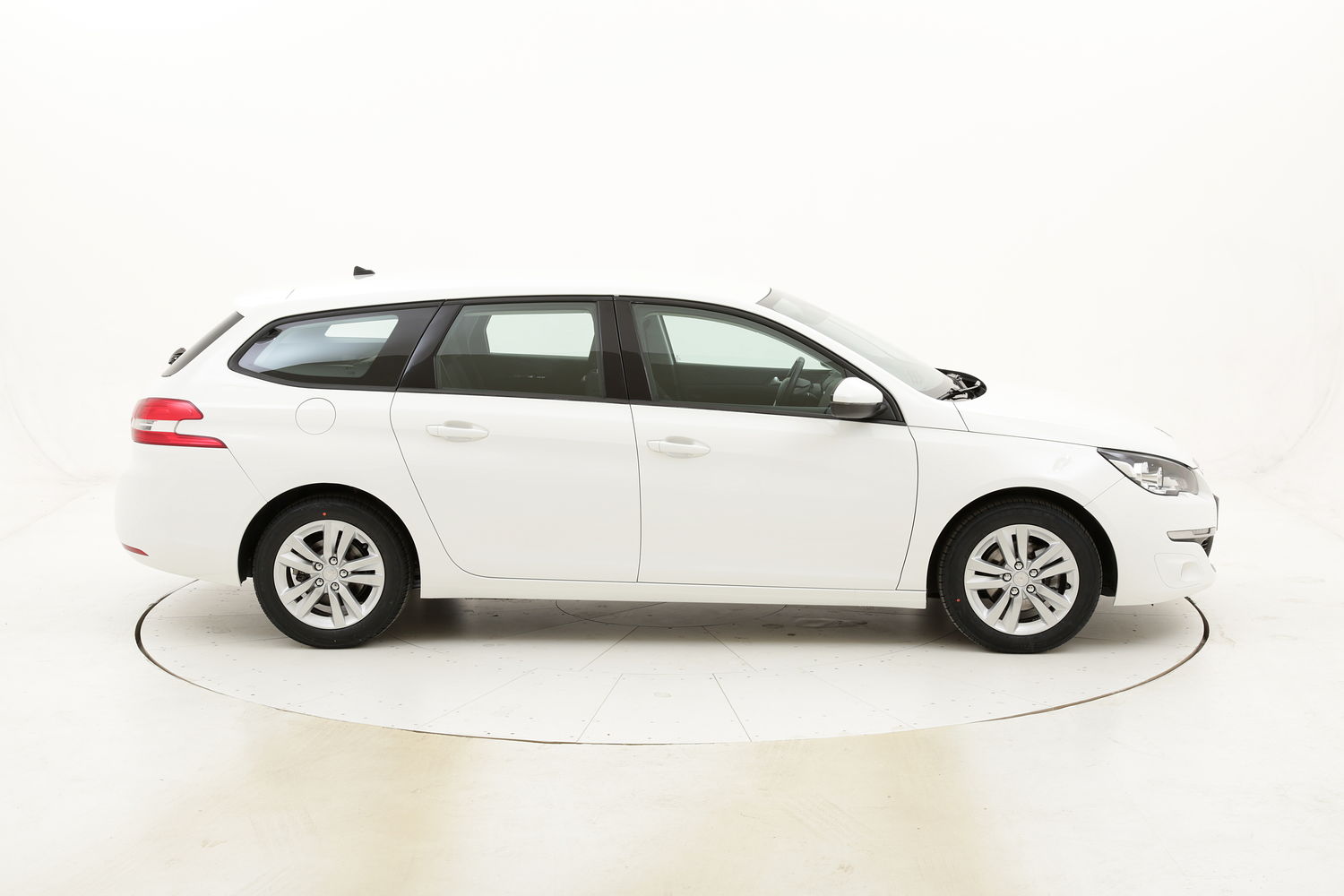Peugeot 308 SW Business usata del 2015 con 73.186 km