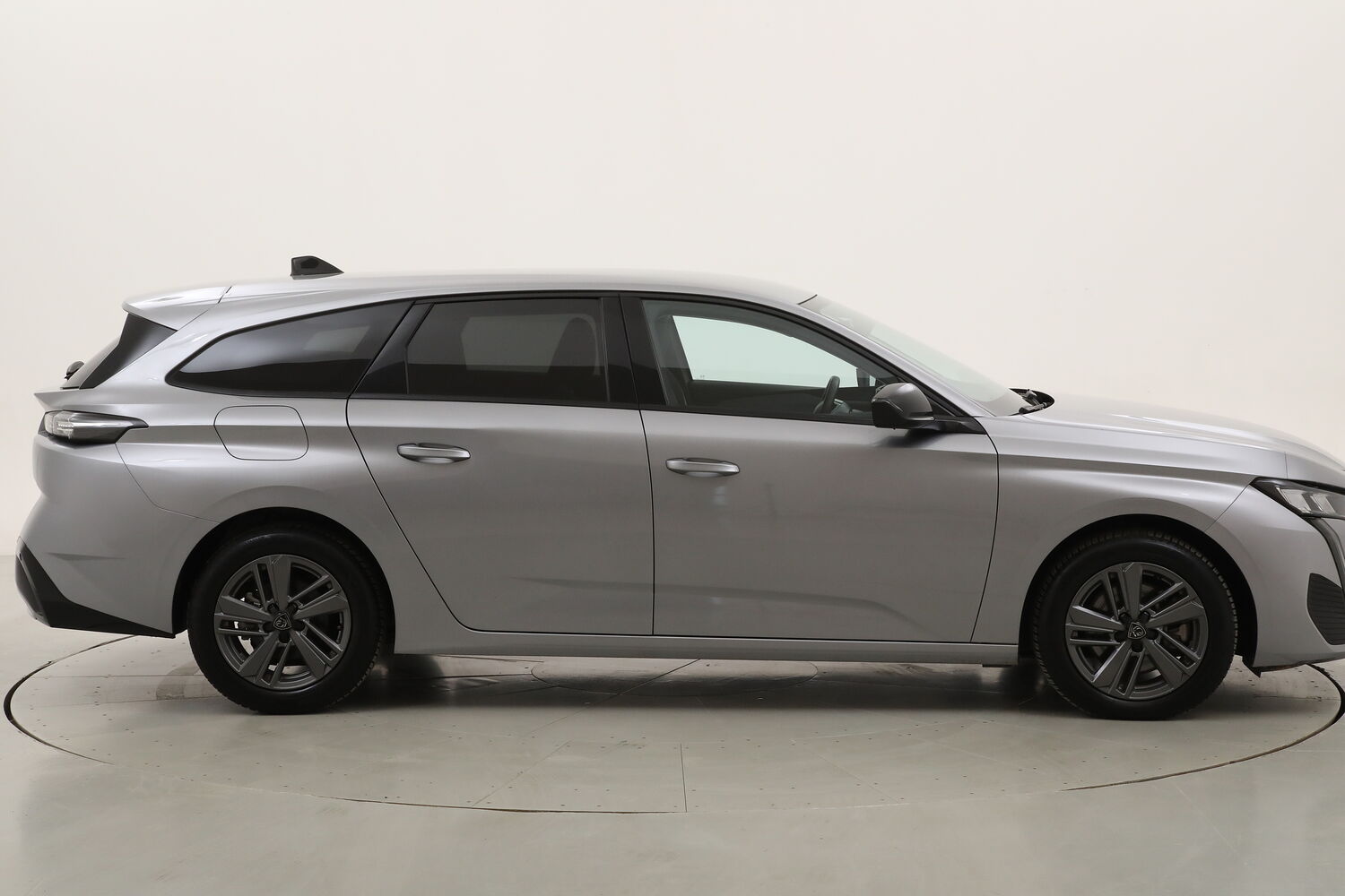 Peugeot 308 Allure + Camera 360 usata del 2024 con 16.286 km