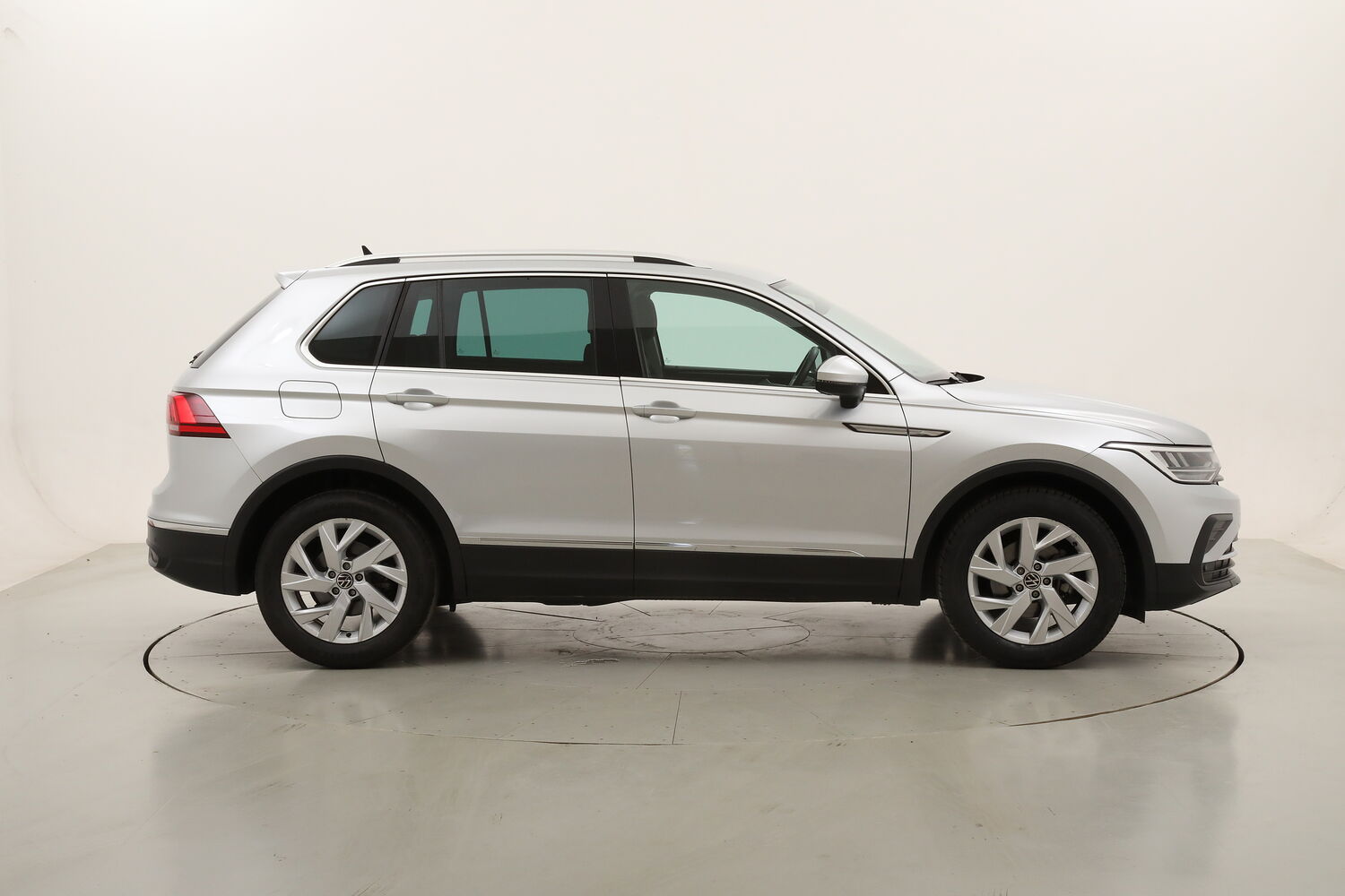Volkswagen Tiguan Life usata del 2023 con 76.711 km