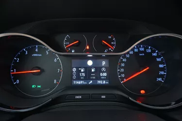 Opel Grandland Elegance AT8 1.5 Diesel 131CV Automatico Interni