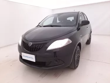 Lancia Ypsilon Hybrid Oro 1.0 Mild Hybrid 69CV Manuale Visione frontale
