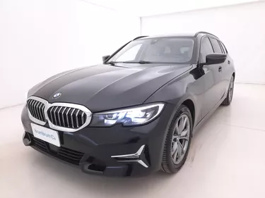 BMW Serie 3 320d Touring Luxury xDrive 2.0 Mild Hybrid 190CV Automatico Visione frontale