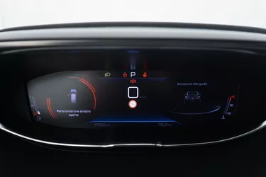 Peugeot 3008 GT EAT8 1.5 Diesel 131CV Automatico Interni