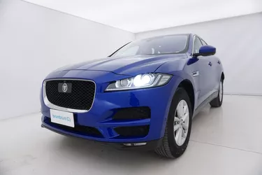 Jaguar F-Pace Portfolio  2.0 Diesel 241CV Automatico Visione frontale