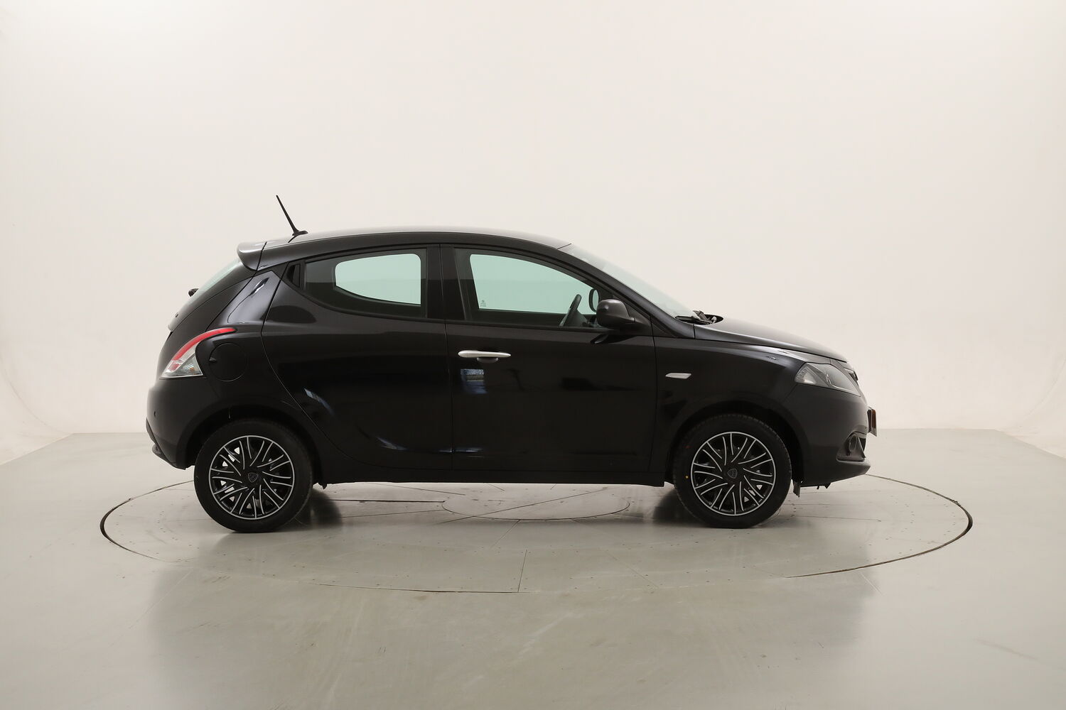 Lancia Ypsilon Hybrid Gold usata del 2023 con 64.968 km