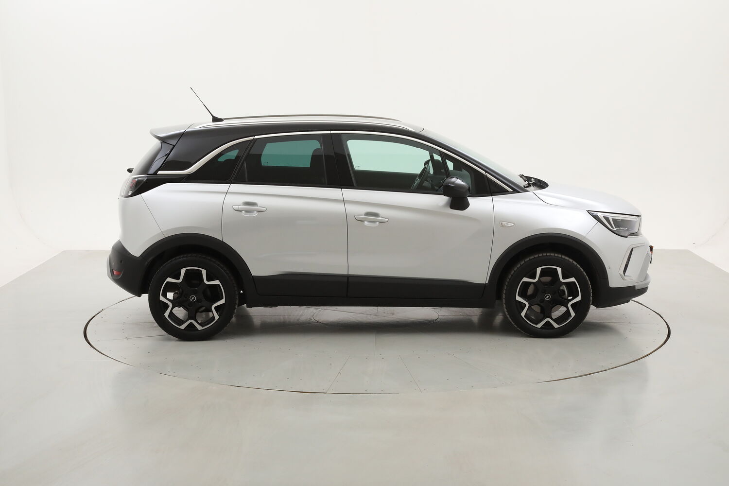 Opel Crossland Elegance usata del 2023 con 29.926 km