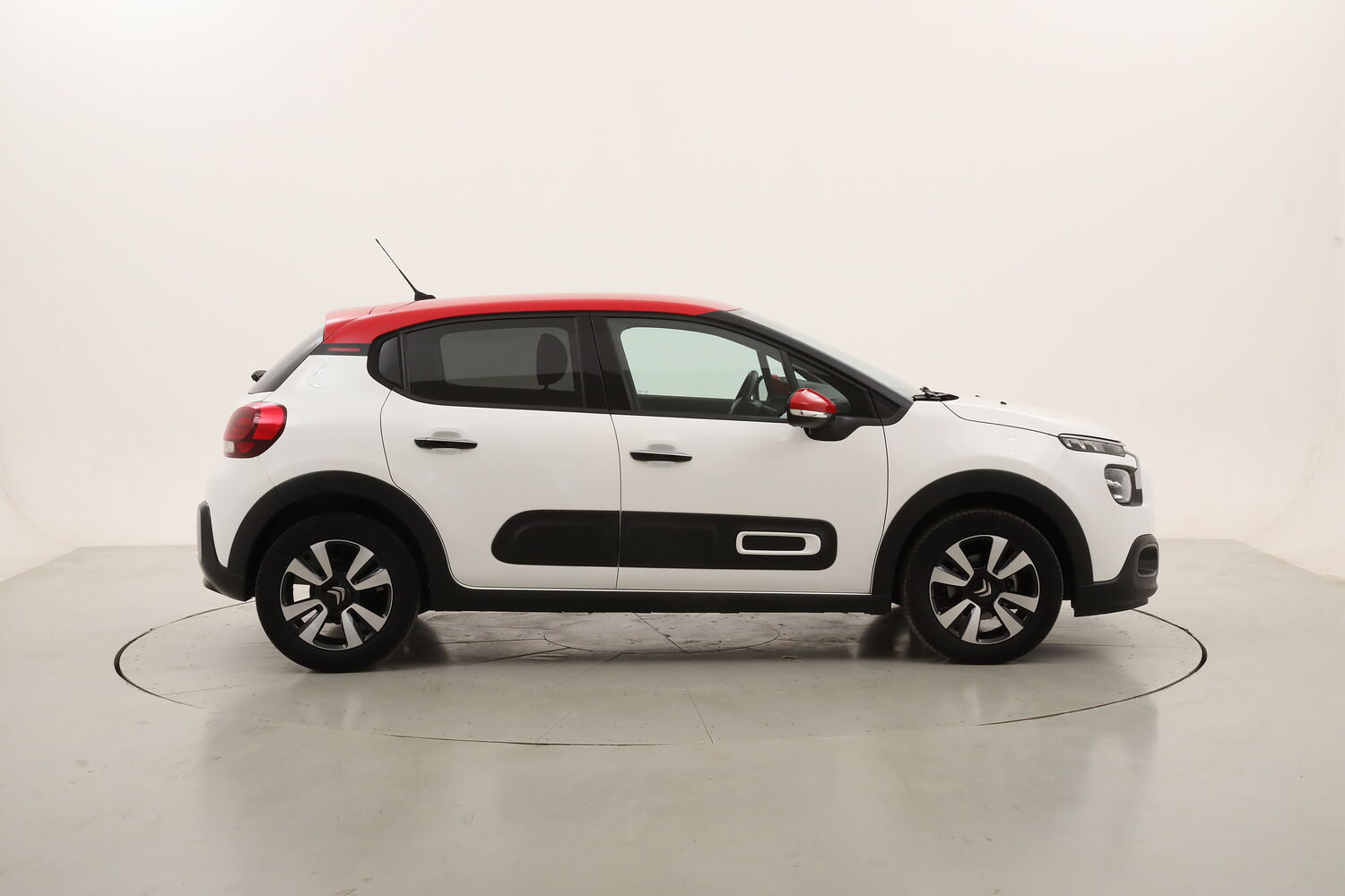 Citroen C3 Shine usata del 2023 con 19.153 km