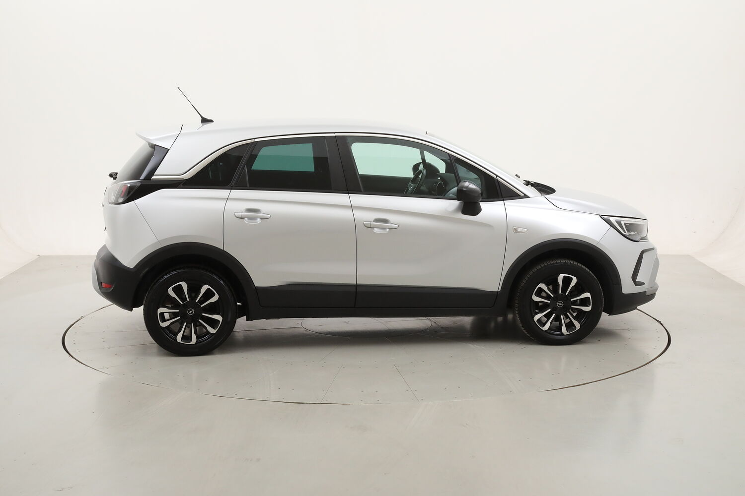 Opel Crossland Elegance AT6 usata del 2023 con 21.569 km