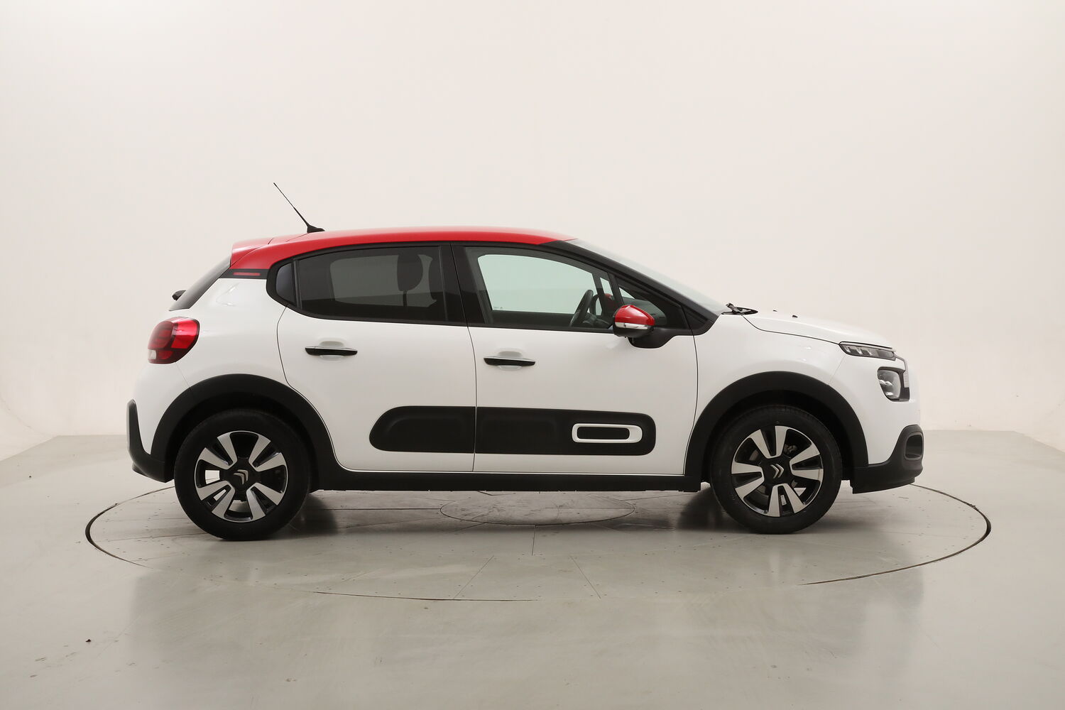 Citroen C3 Shine usata del 2023 con 30.642 km