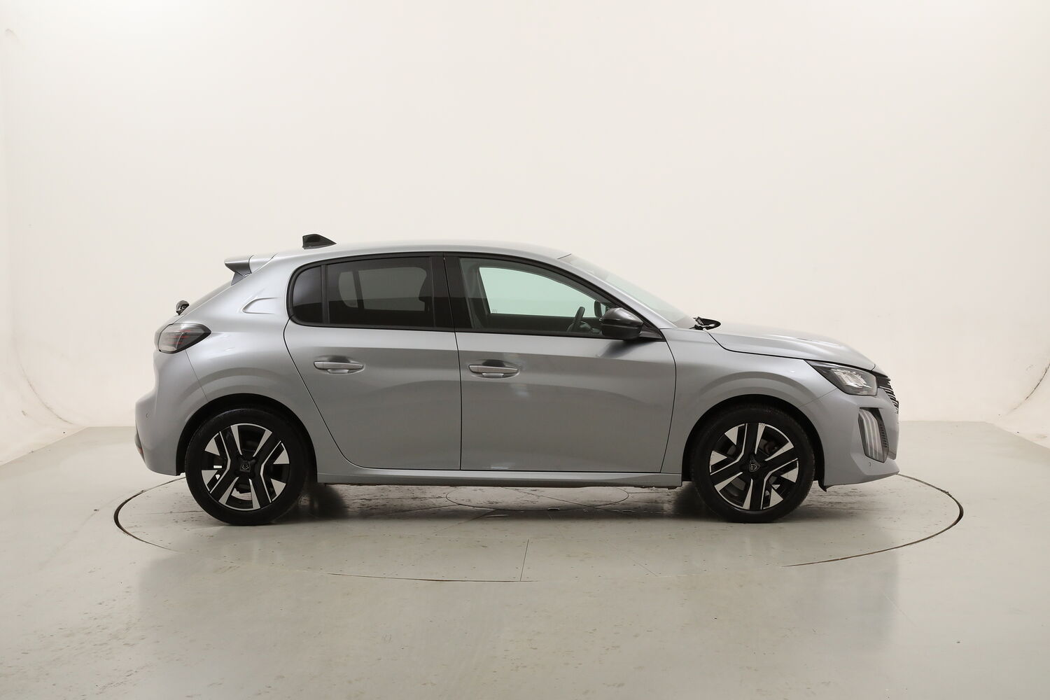 Peugeot 208 Allure usata del 2025 con 23.564 km