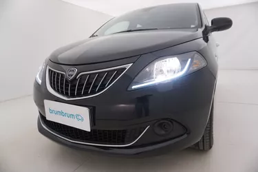 Lancia Ypsilon Hybrid Platino 1.0 Mild Hybrid 70CV Manuale Visione frontale